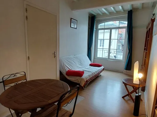 Propriétaire vend studio 22m2 centre historique de Dieppe, à 300m. Plage