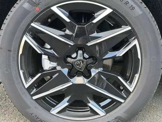 Peugeot 3008 hybrid 145 e-dcs6 — photo 34