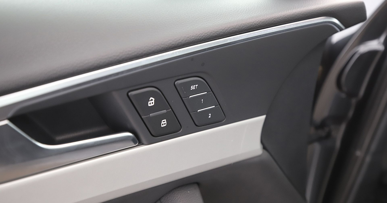 Audi A4 — photo 32