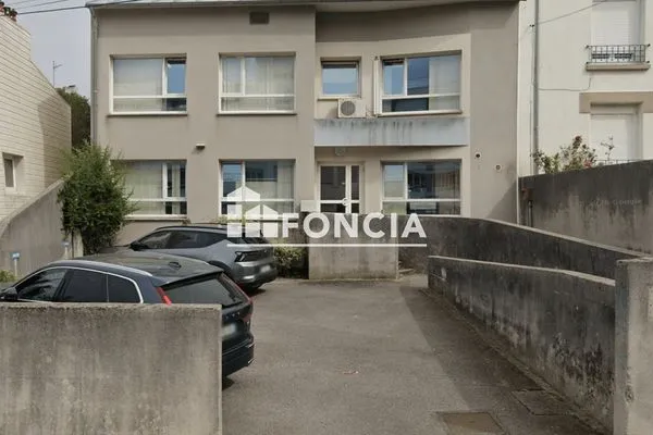 Bureau 1 pièce 77 m²