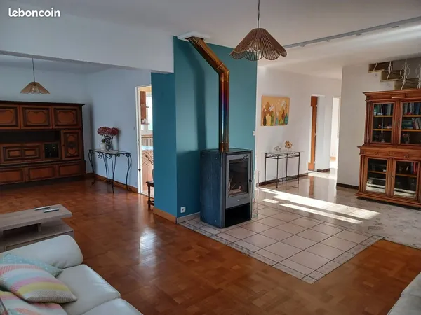 ETUPES SECTEUR CALME Spacieuse maison familiale