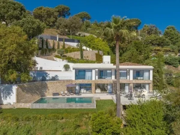 SUPER CANNES - VUE PANORAMIQUE MER ET CAP D'ANTIBES