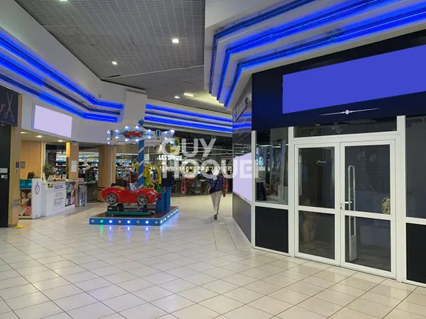 LOCAL COMMERCIAL GALERIE HYPERMARCHE 51 m2 + RESERVE 42 m2