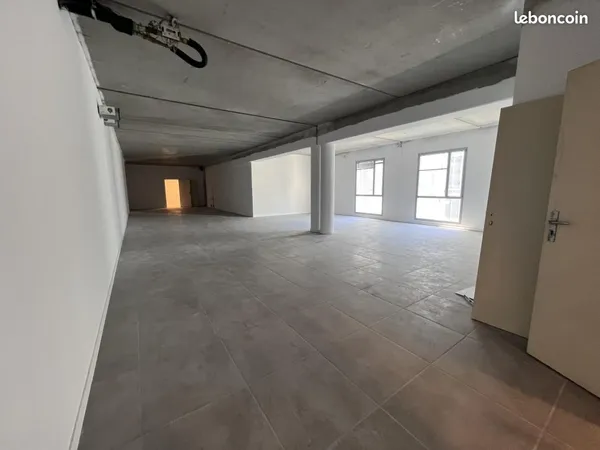 Bureau 140 m²