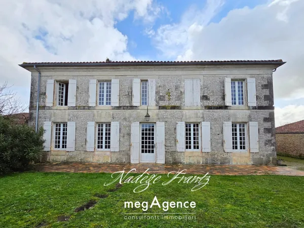 ESSOUVERT (17400) - PROPRIÉTÉ DE CARACTÈRE AVEC DEUX MAISONS INDÉPENDANTES, DÉPENDANCES ET TERRAIN D