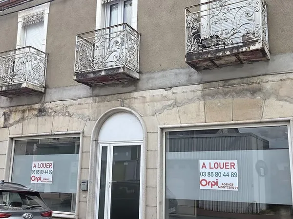 Local 1 pièce 80 m²
