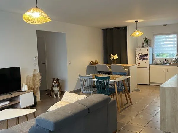 Maison individuelle avec garage et jardin