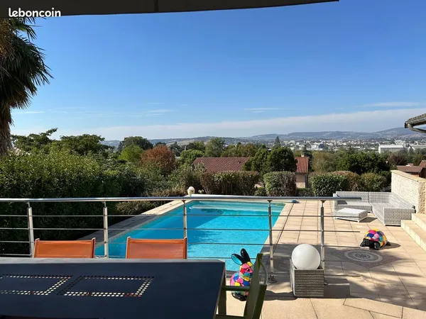 Maison de famille 143 m² - 4 Chambres - Vue imprenable sur le Beaujolais