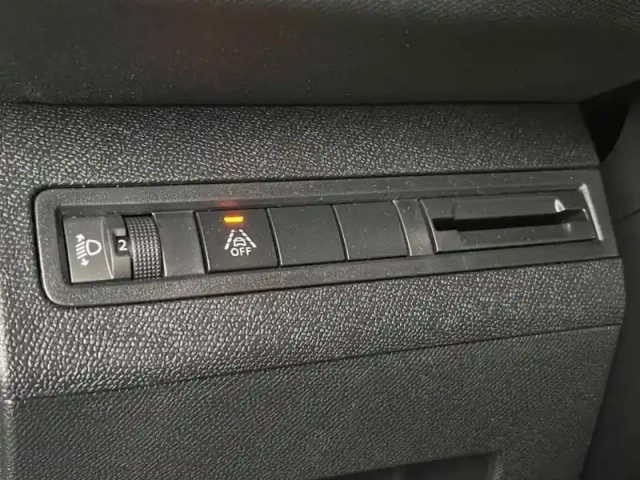 Peugeot 3008 1.2 puretech 130ch s&amp;s allure pack — photo 10