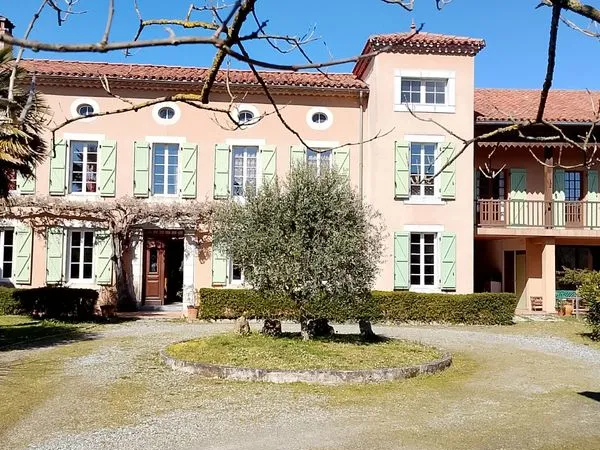 Maison T7 avec dépendances de 1842