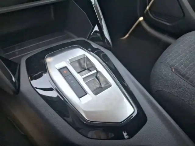Peugeot 208 hybrid 110 ch e-dcs6 — photo 34