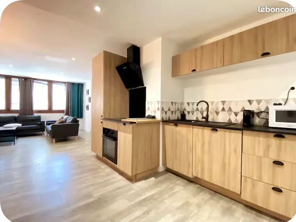 ✨ HYÈRES - Bel appartement T4 de 73 m² entièrement rénové, vendu meublé ✨