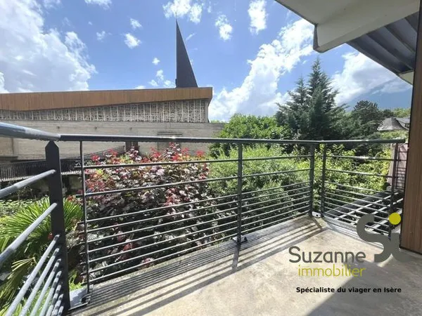 GRENOBLE Louise MIchel T2 avec terrasse, garage et vue !