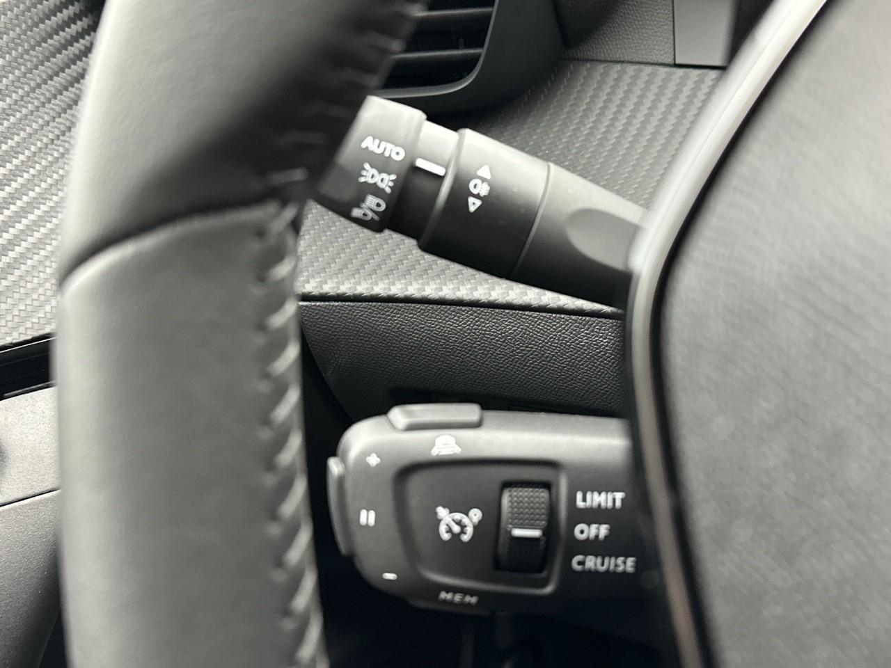 Peugeot 2008 100 s&s bvm6 allure — photo 17