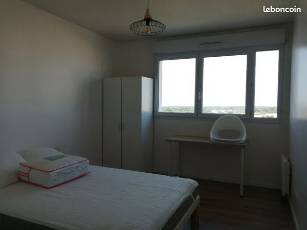Dernière chambre Coloc à 4 La Roche sur yon Centre Gare SNCF