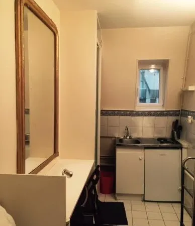 A louer chambre indépendante et meublée