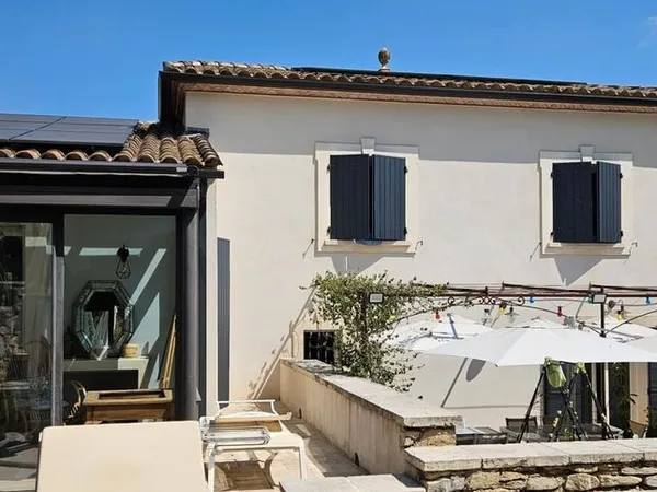 Maison 129 m² - 4 chambres - Terrain 1 850 m² - Piscine à débordement - Comps