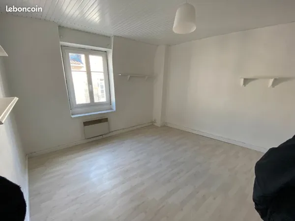 Studio disponible centre ville 25 m² rue du consulat