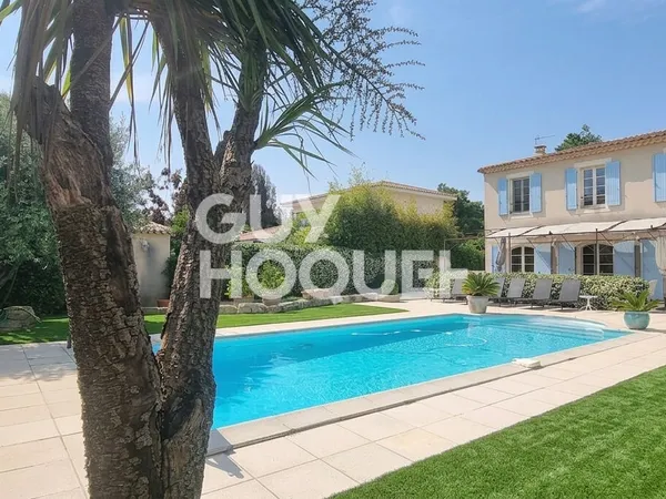 Tarascon Bastide moderne 149 m² 3 chambres jardin Piscine