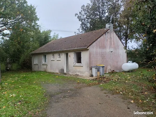 Maison à vendre sur grand terrain