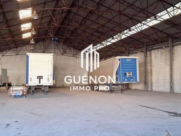 Entrepôt 2200 m²
