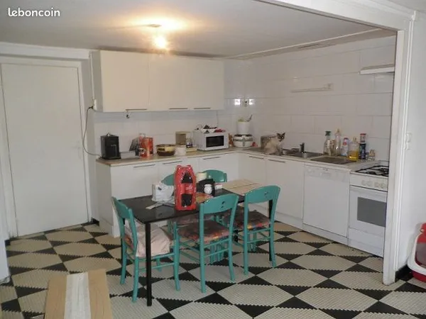 A vendre , 3 chambres, possibilité 4 chambres, garage, dépendances