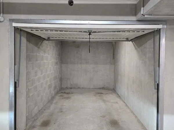 Garage clos secrurise a louer