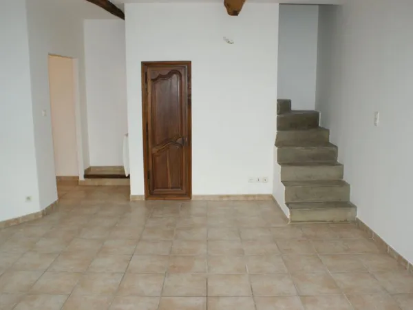 A LOUER - MAISON DE VILLAGE