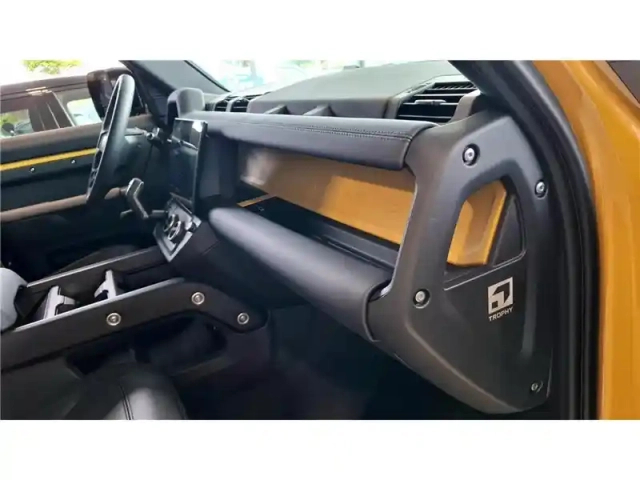 Land Rover Defender 110 p300e awd auto — photo 44