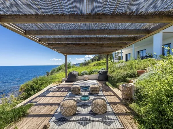 Vends maison d'exception avec accès privé à la mer