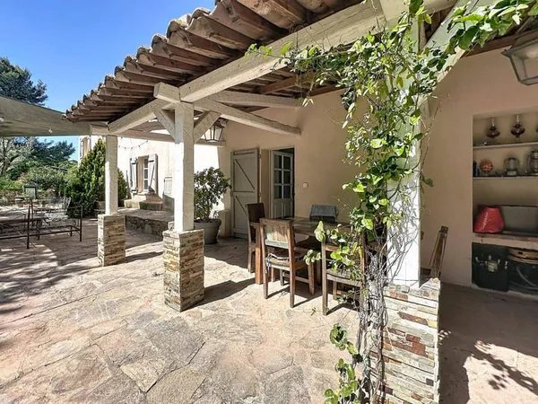 Maison 8 pièces 210 m²