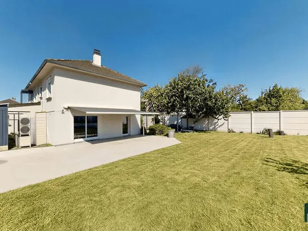 MAISON DE VILLE 7 PIÈCES AVEC TERRASSE ET JARDIN !