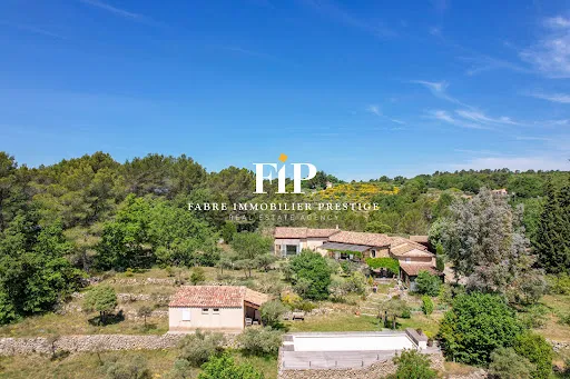 Propriété 5 pièces 210 m²