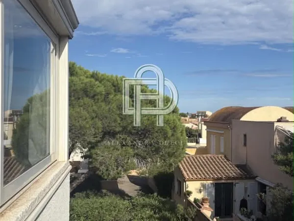 A vendre à Gruissan appartement premier étage, séjour cuisine,chambre,mezzanine,véranda 34m2, 145000