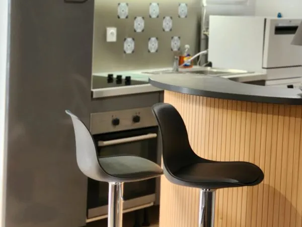 T1 meublé avec terrasse et jardin dans les oliviers
