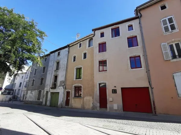 Maison de ville rénovée avec garage