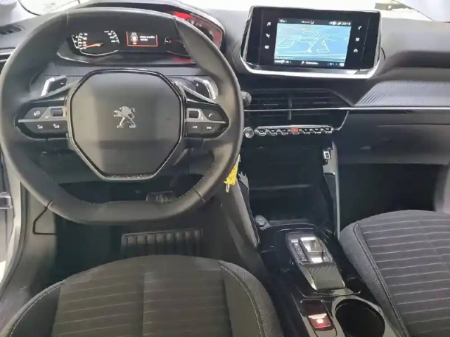Peugeot 208 puretech 100 s&amp;s eat8 — photo 8