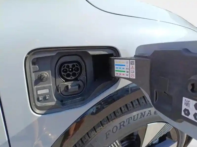 Renault Megane e-tech electric ev60 220ch equilibre super charge -b — photo 10