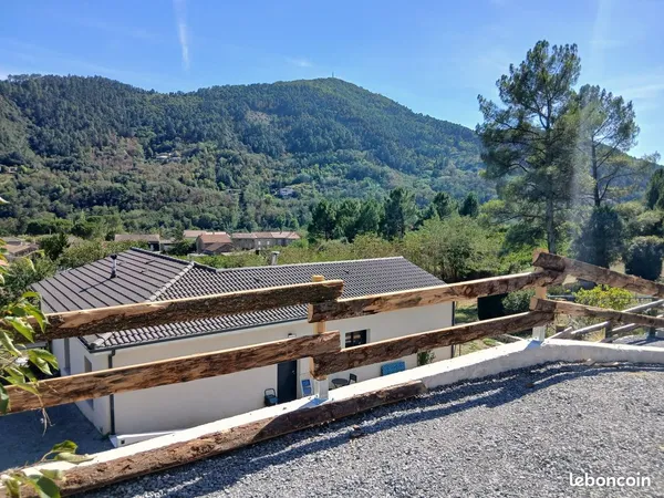 Maison récente de plain-pied, hors lotissement, dans la vallée de l'eyrieux