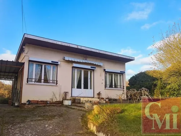 Maison de plain-pied (2 chambres) édifiée sur un terrain de