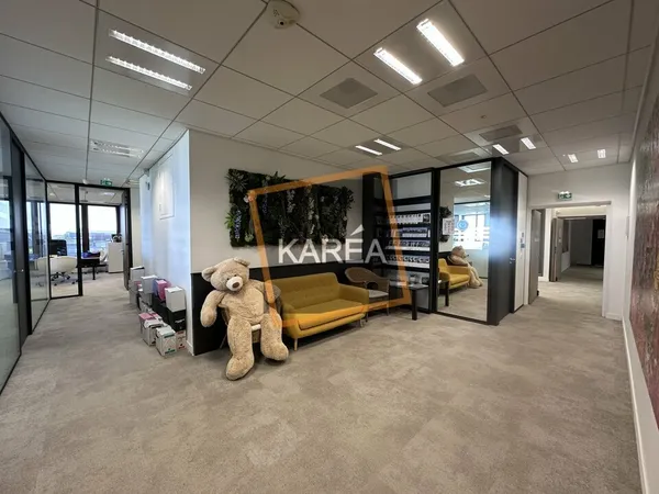 Local professionnel 320 m²