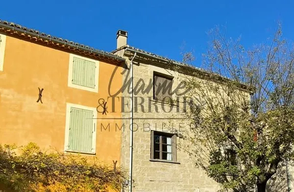 Maison de village St Quentin la Poterie
