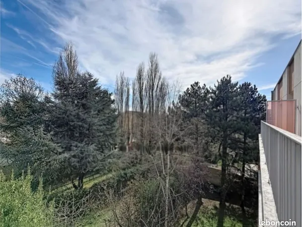 Appartement 82m² Type 3 Grand Balcon, Calme et Sécurisé en Retrait de rue