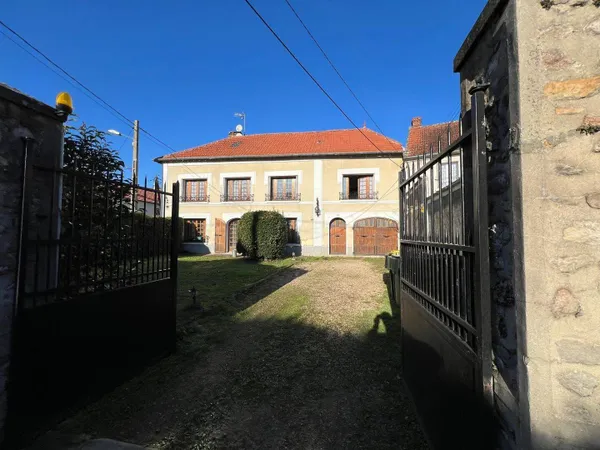 Maison 10 pièces 267 m²