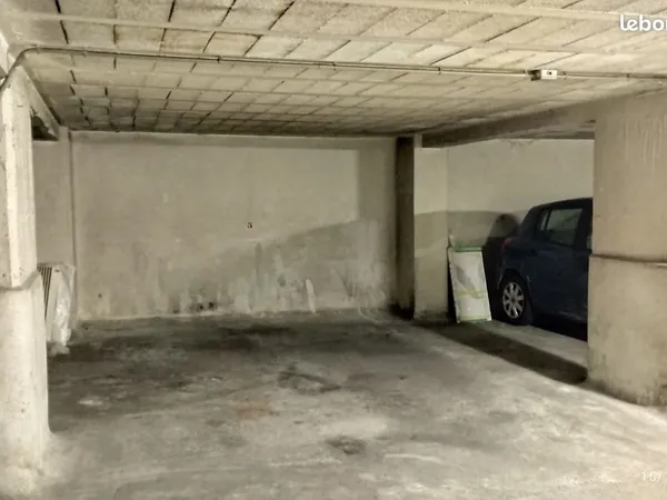 Large place de parking en plein quartier Biovès-Casino, Menton
