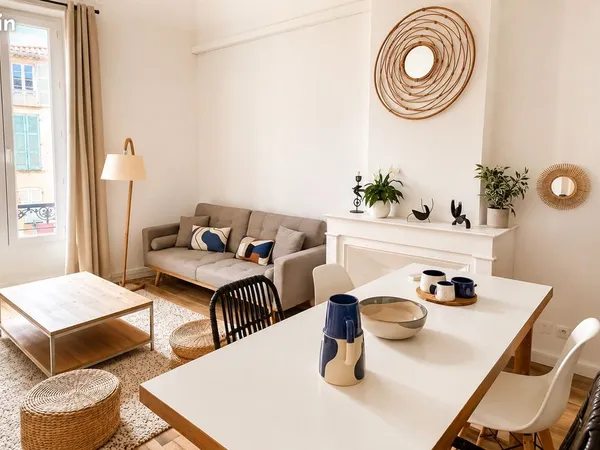 HYÈRES CENTRE - APPARTEMENT 63m2 - T2/3 DE CHARME Rénové - Lumineux