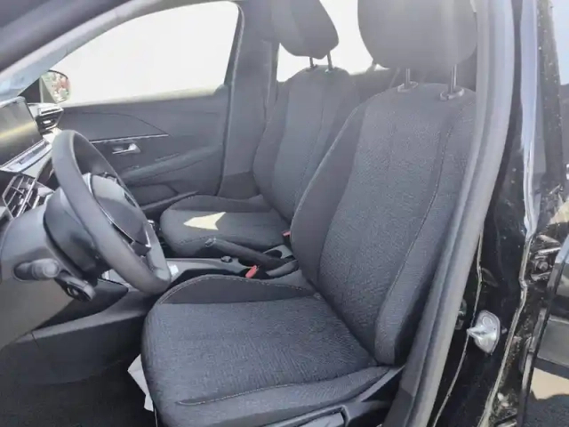 Peugeot 208 turbo 100 ch bvm6 — photo 11
