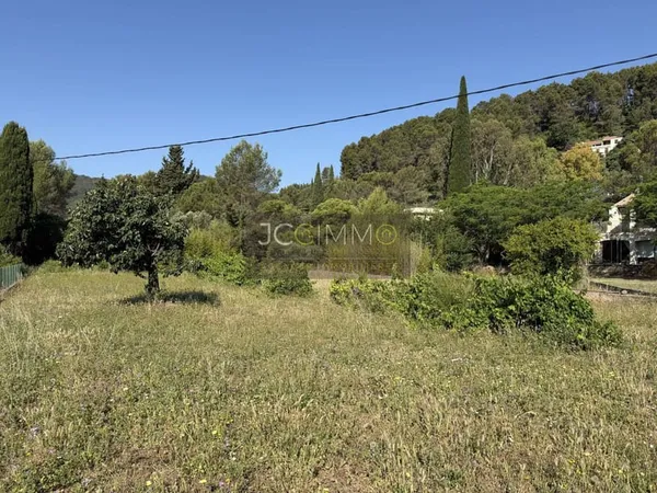 Terrain constructible 754 m²