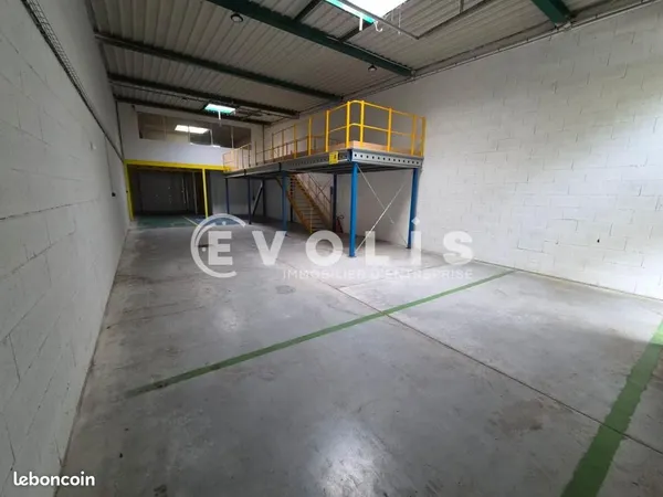 Local d'activité 273 m²