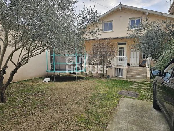 Maison familiale spacieuse dans un quartier résidentiel